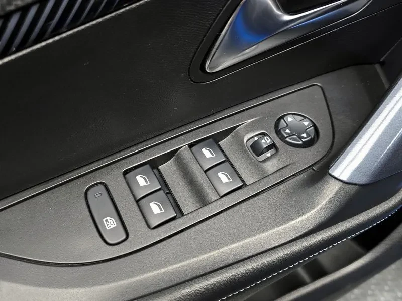 Peugeot 2008 1.5 BLUEHDI ALLURE, снимка 14 - Автомобили и джипове - 54956739