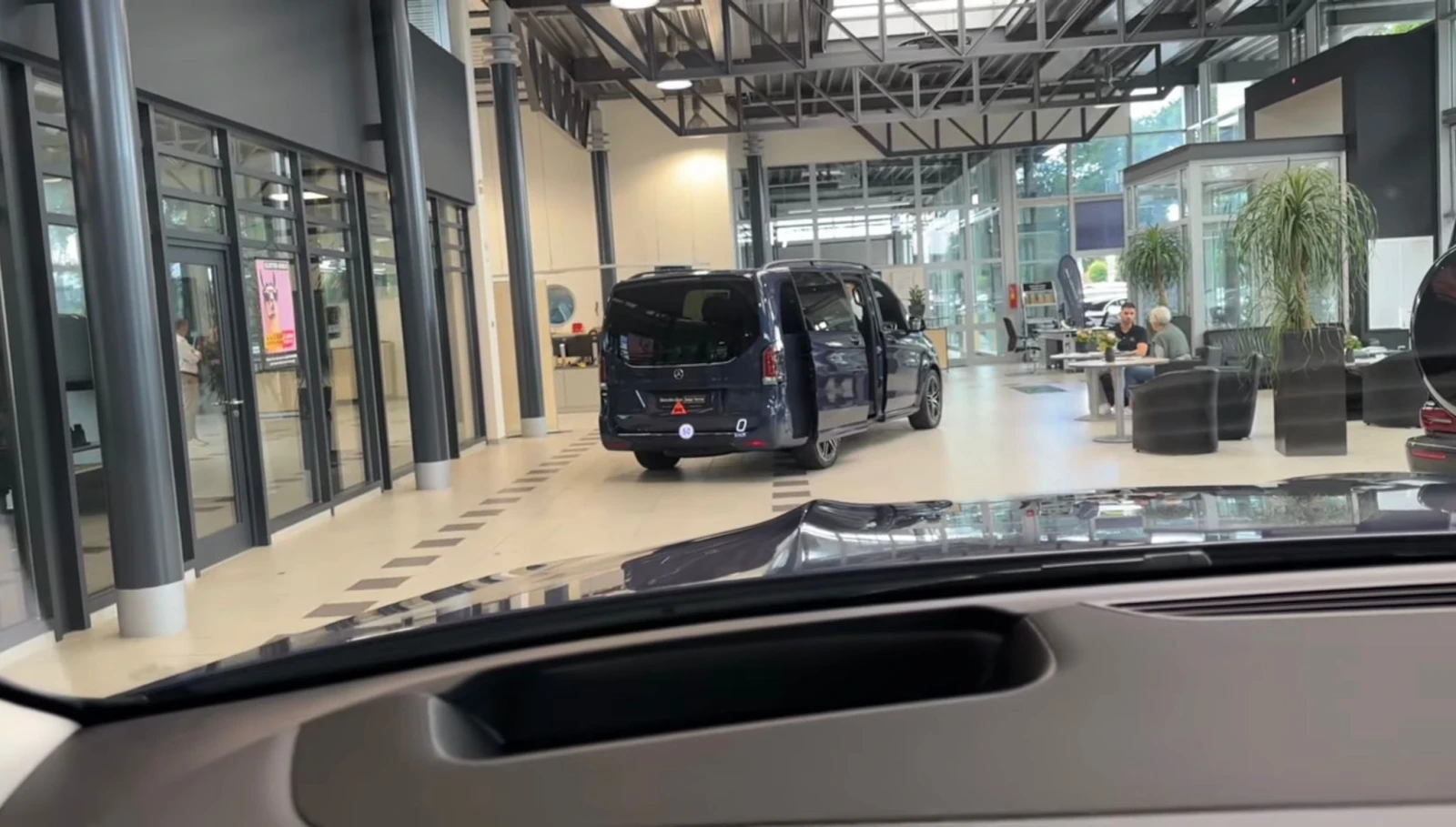 Mercedes-Benz GLS 450 d/AMG/FACELIFT/4M/AIRMATIC/BURM/HUD/360/ГАРАНЦИЯ/ - изображение 9