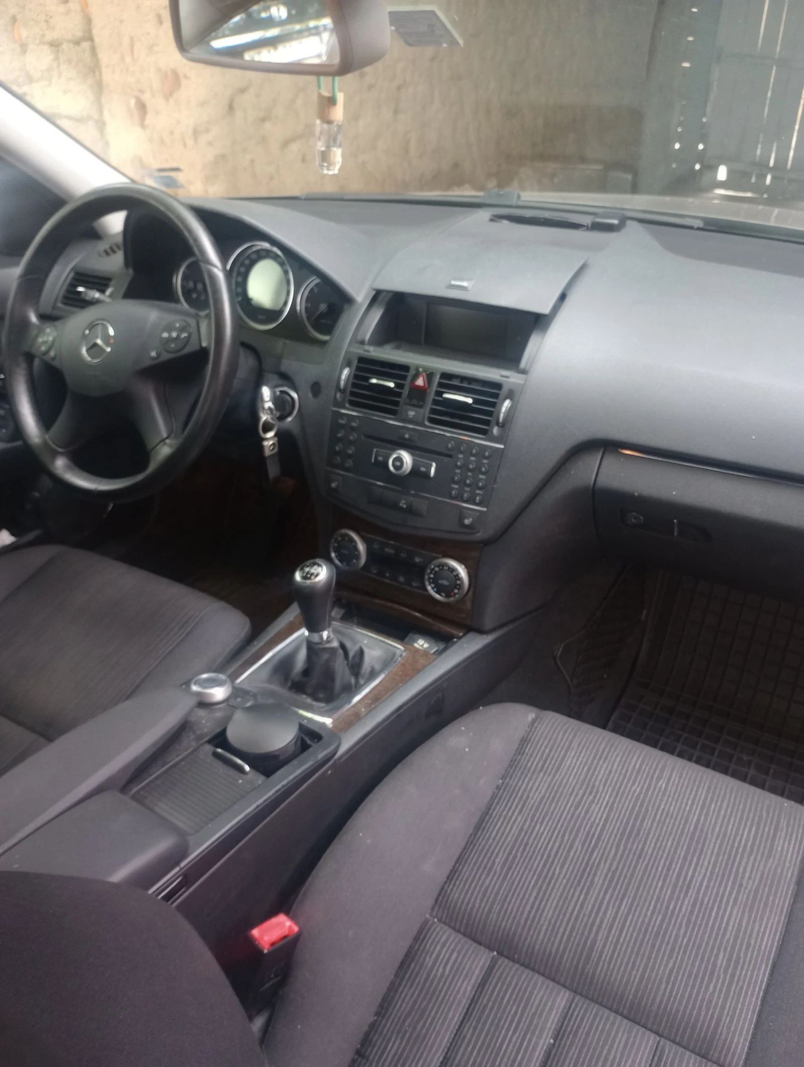 Mercedes-Benz C 200 Седан - изображение 9