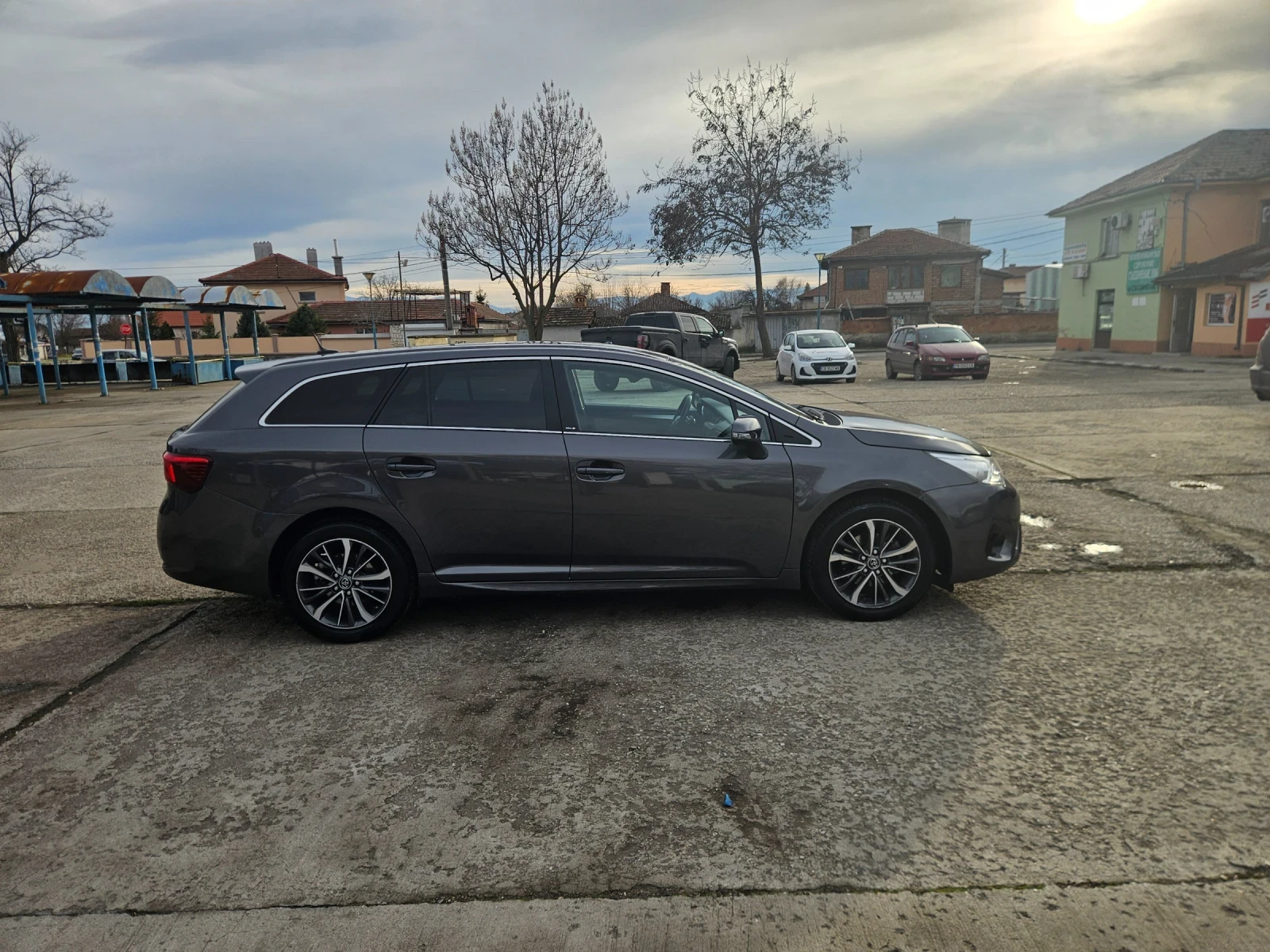 Toyota Avensis 1.8- 58000km - изображение 7