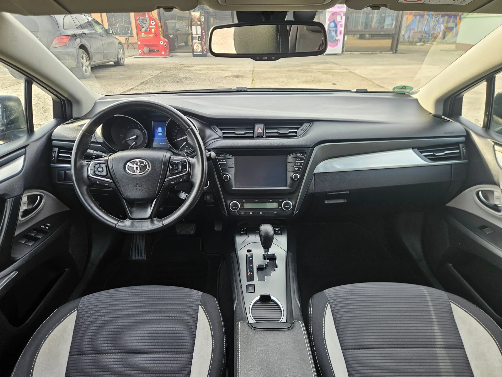 Toyota Avensis 1.8- 58000km - изображение 10