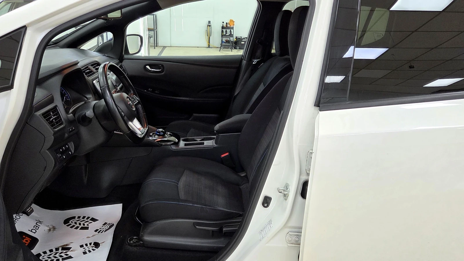 Nissan Leaf  61000КМ/Заверена Сервизна Книжка, снимка 8 - Автомобили и джипове - 54059176