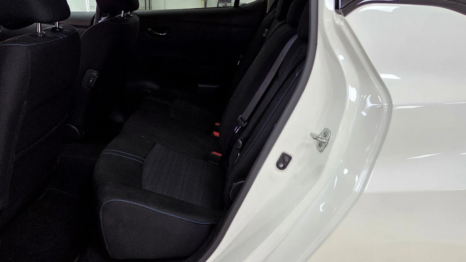 Nissan Leaf  61000КМ/Заверена Сервизна Книжка, снимка 9 - Автомобили и джипове - 54059176