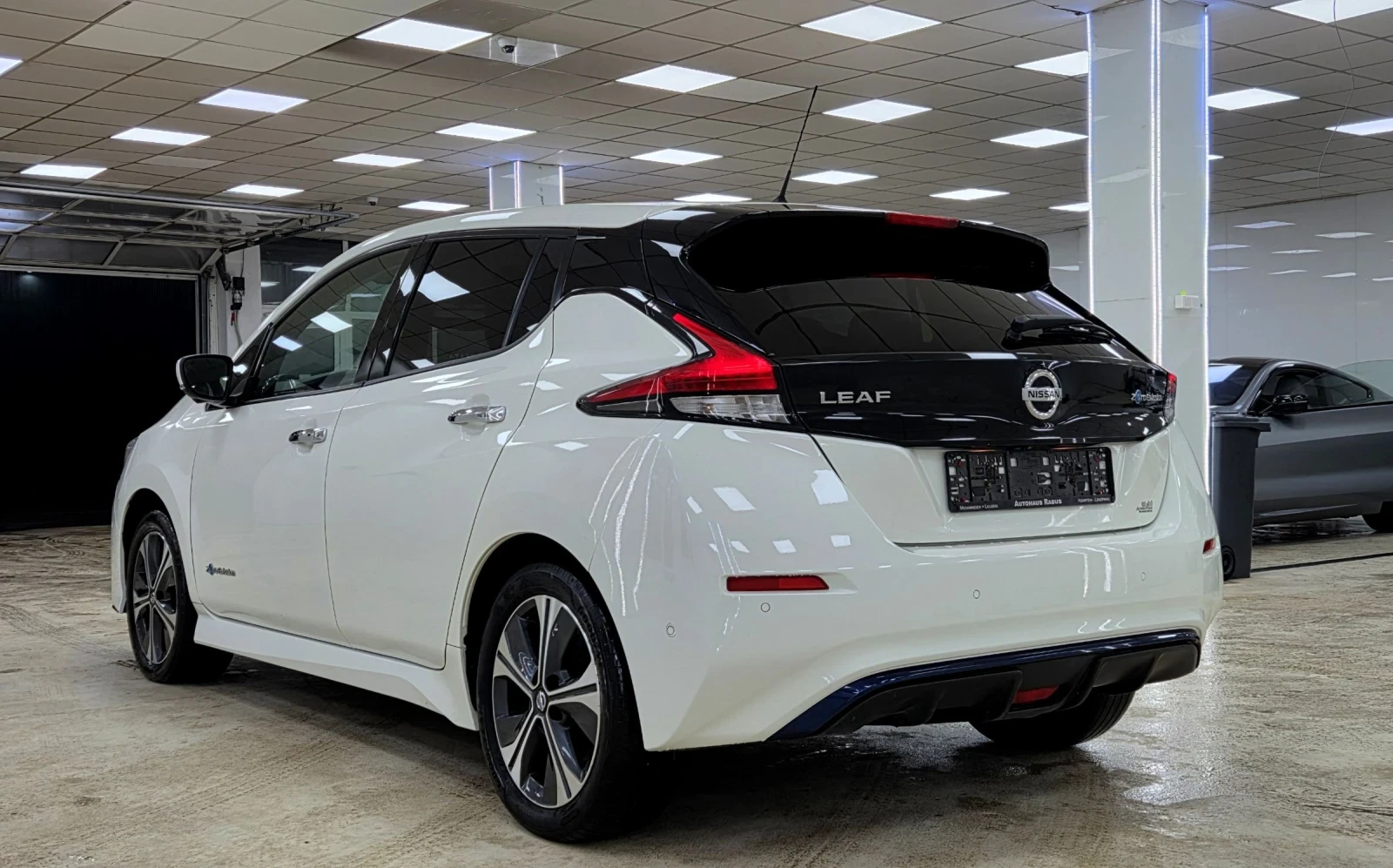Nissan Leaf  61000КМ/Заверена Сервизна Книжка, снимка 5 - Автомобили и джипове - 54059176