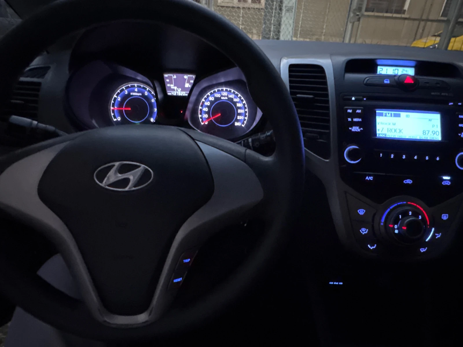 Hyundai Ix20, снимка 13 - Автомобили и джипове - 54671793