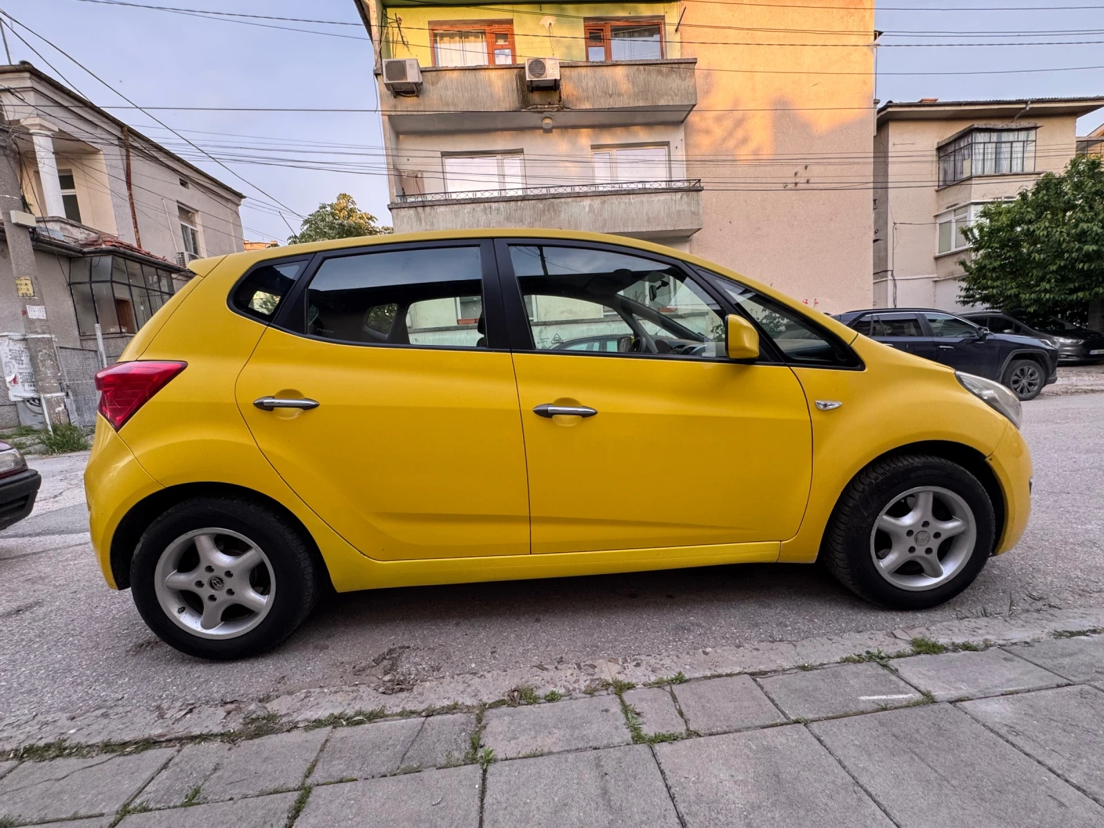 Hyundai Ix20, снимка 4 - Автомобили и джипове - 54671793