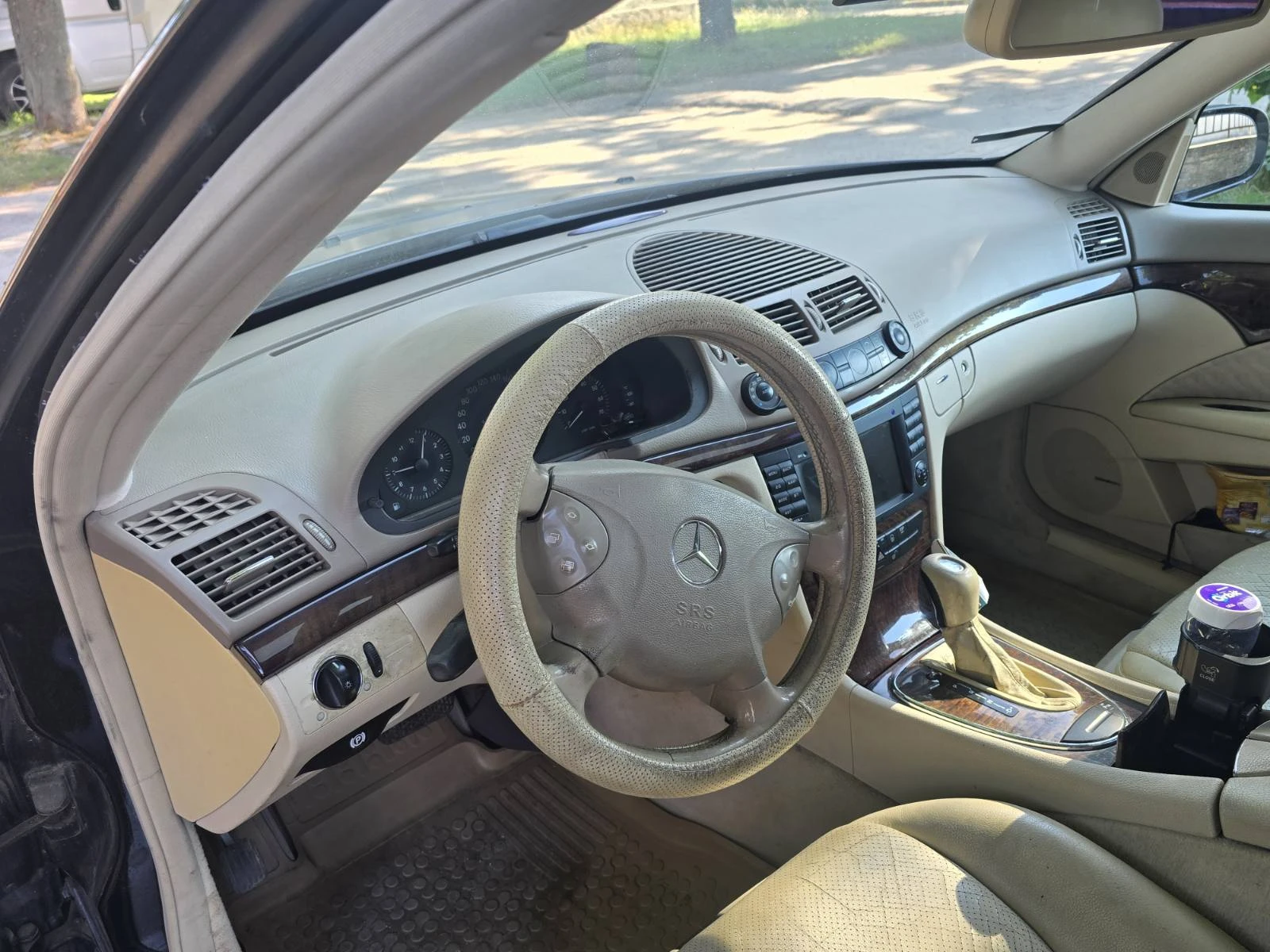 Mercedes-Benz E 200, снимка 8 - Автомобили и джипове - 55442021
