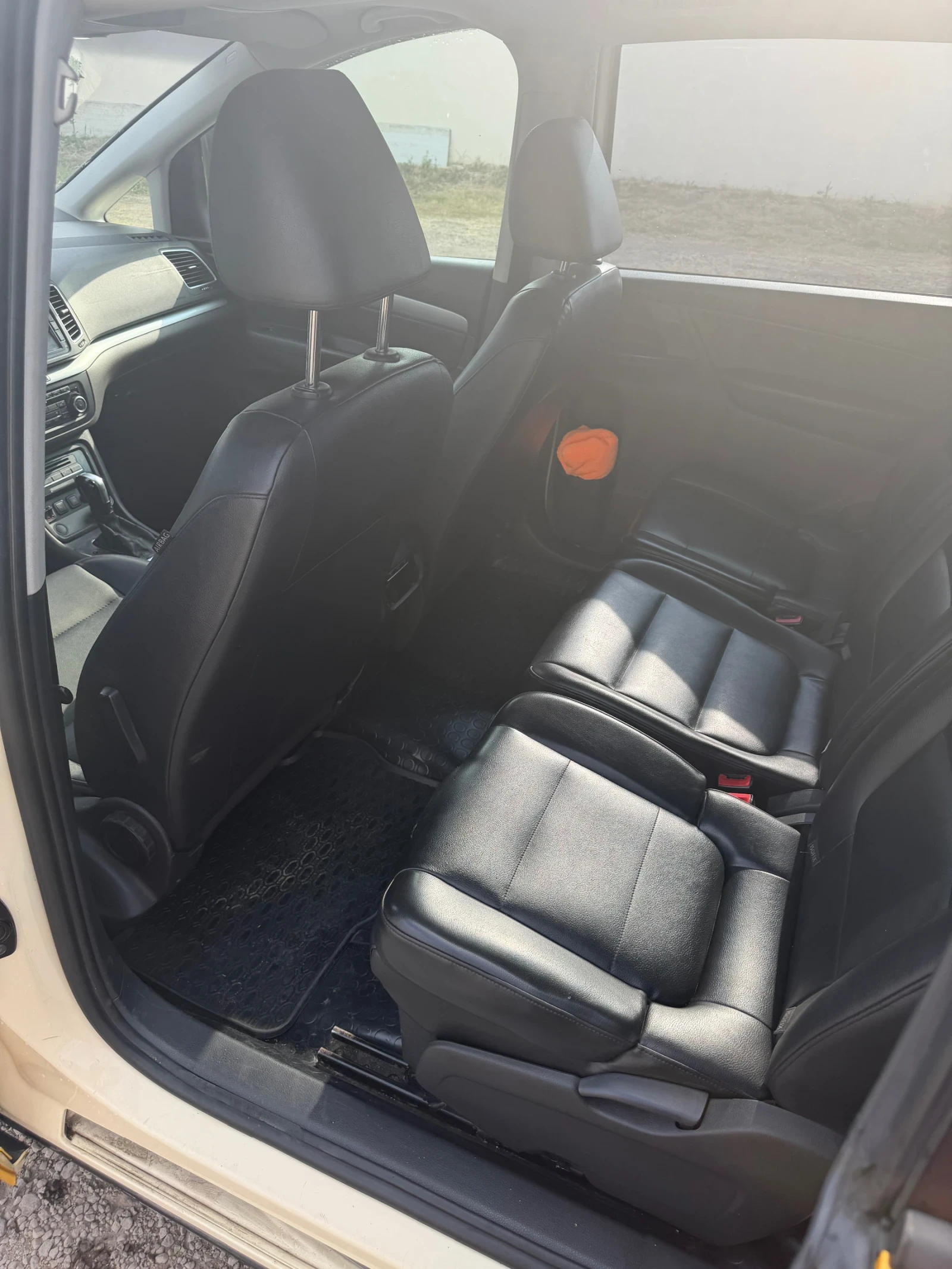 VW Sharan 2.0 TDI, снимка 10 - Автомобили и джипове - 55942669