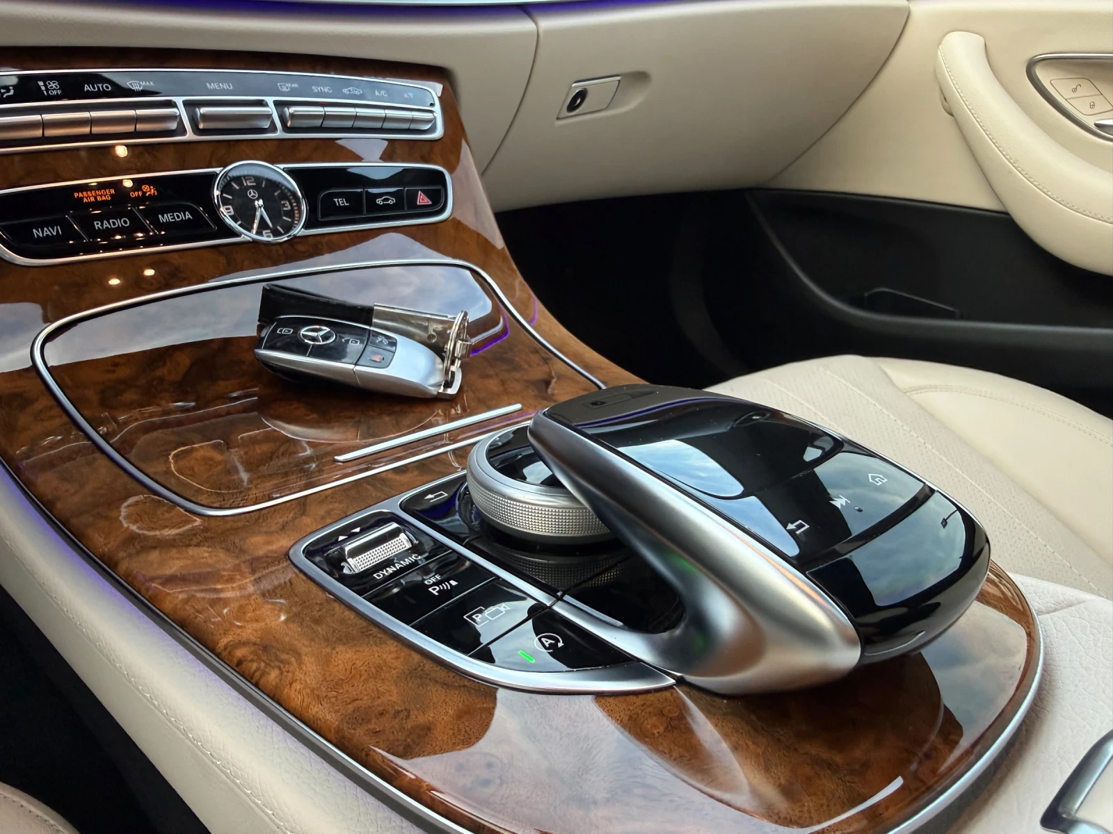 Mercedes-Benz E 300, снимка 11 - Автомобили и джипове - 56584070