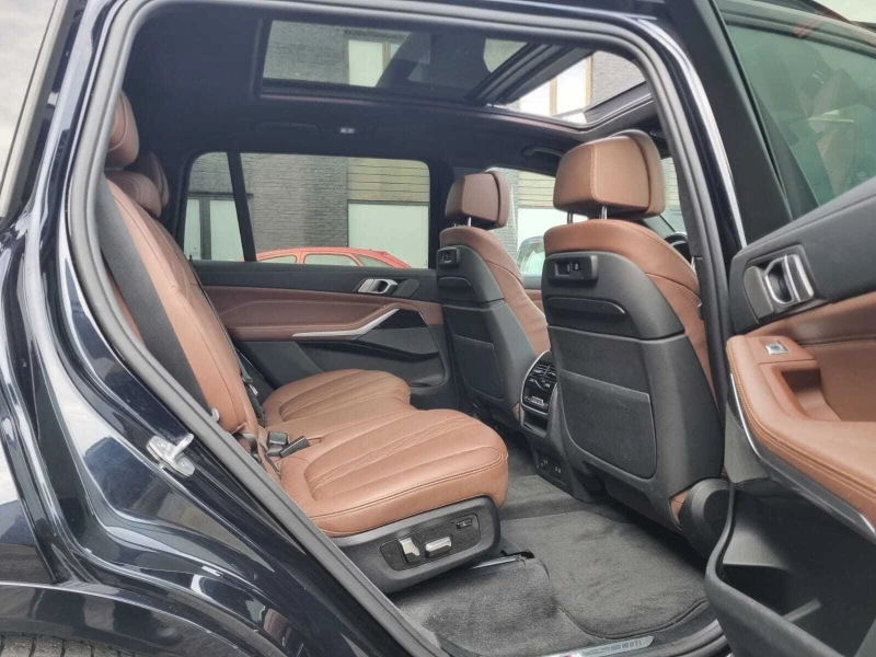 BMW X7 750M 7 местен Full, снимка 7 - Автомобили и джипове - 49331483