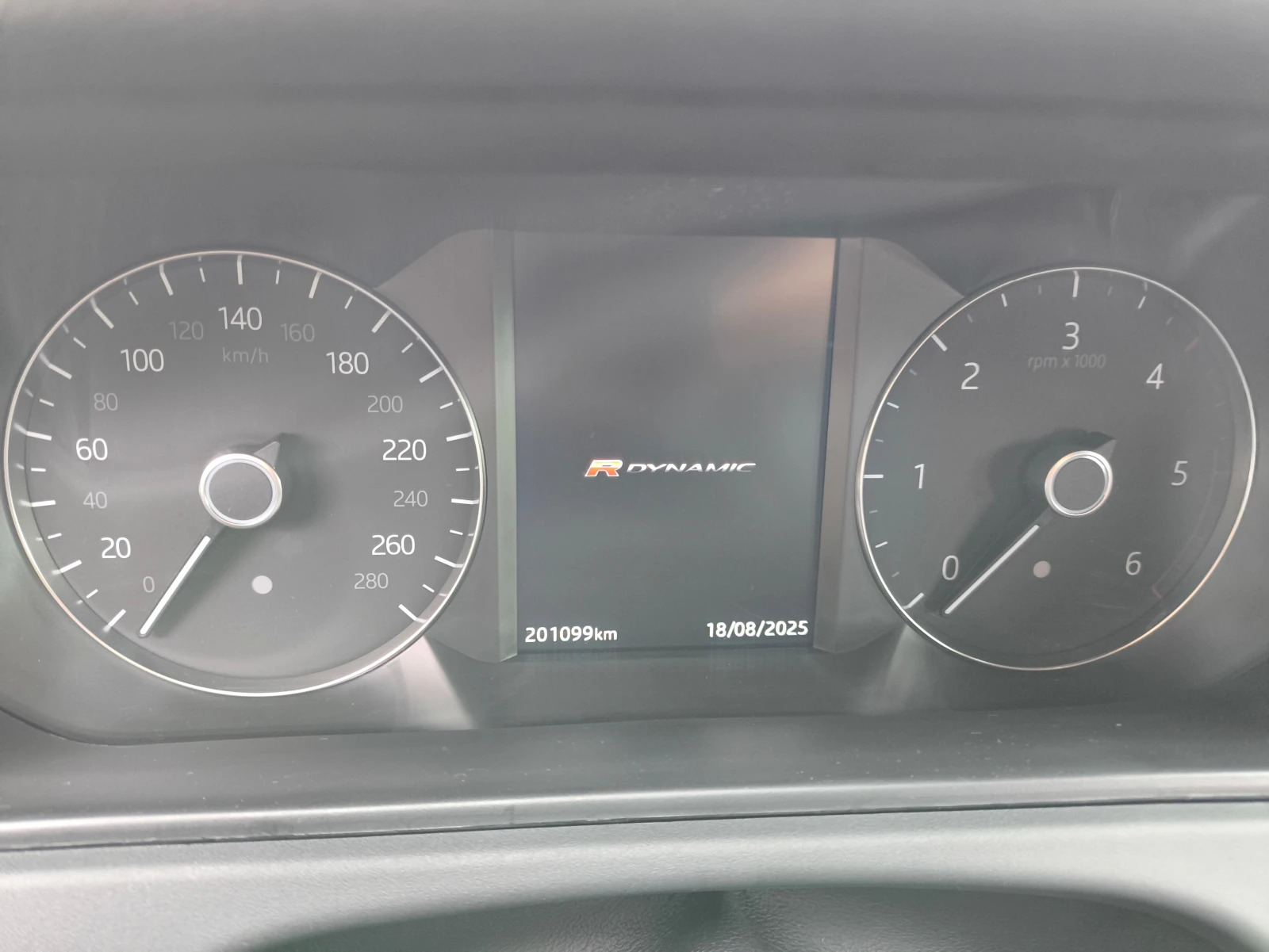 Land Rover Range Rover Velar 2.0D - изображение 10