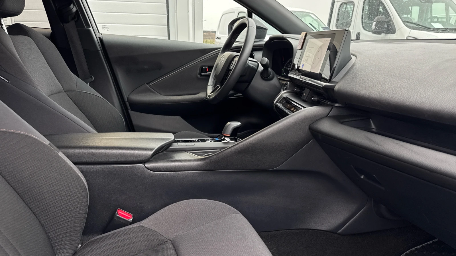 Toyota C-HR 1.8 HEV CLUB - изображение 7