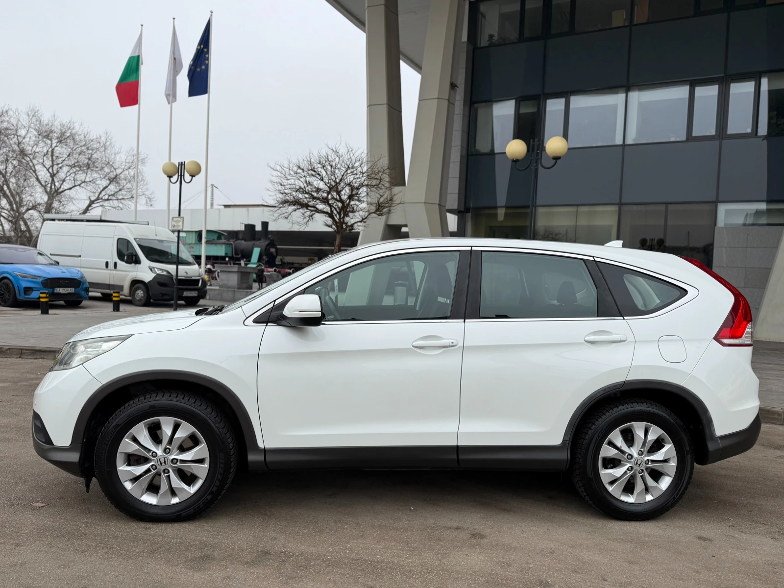 Honda Cr-v 6 МЕСЕЦА ГАРАНЦИЯ/2.2D 150к.с. Автоматик 4х4 - изображение 2