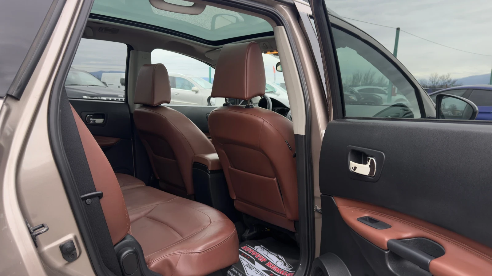 Nissan Qashqai 6+ 1* 1.6DCi* PANORAMA * PODGREV* , снимка 12 - Автомобили и джипове - 53998602