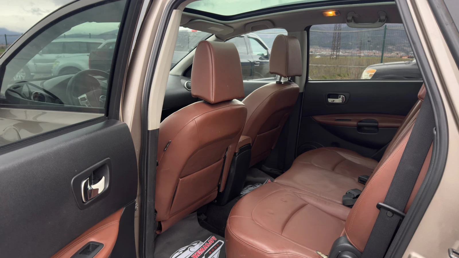 Nissan Qashqai 6+ 1* 1.6DCi* PANORAMA * PODGREV* , снимка 10 - Автомобили и джипове - 53998602