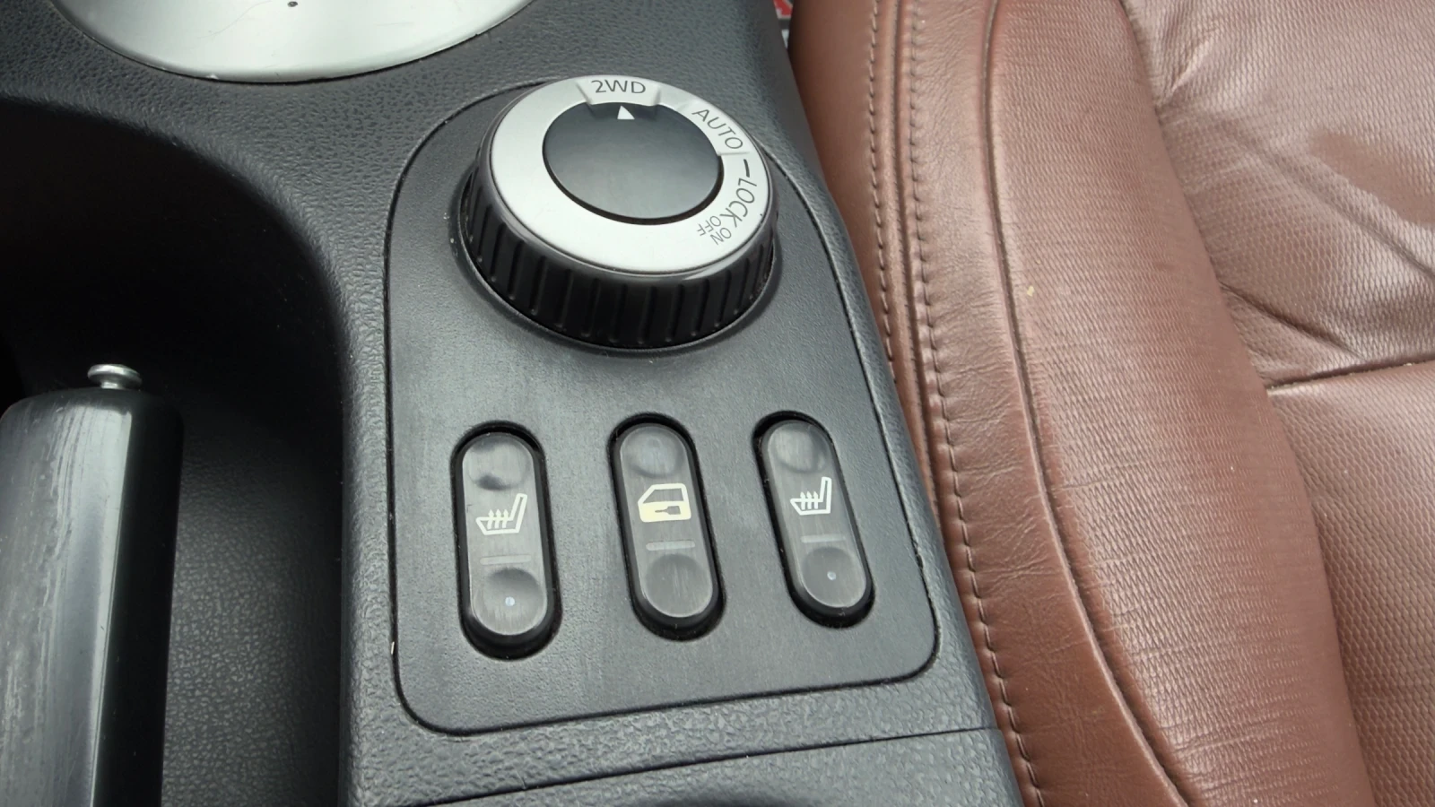 Nissan Qashqai 6+ 1* 1.6DCi* PANORAMA * PODGREV* , снимка 16 - Автомобили и джипове - 53998602