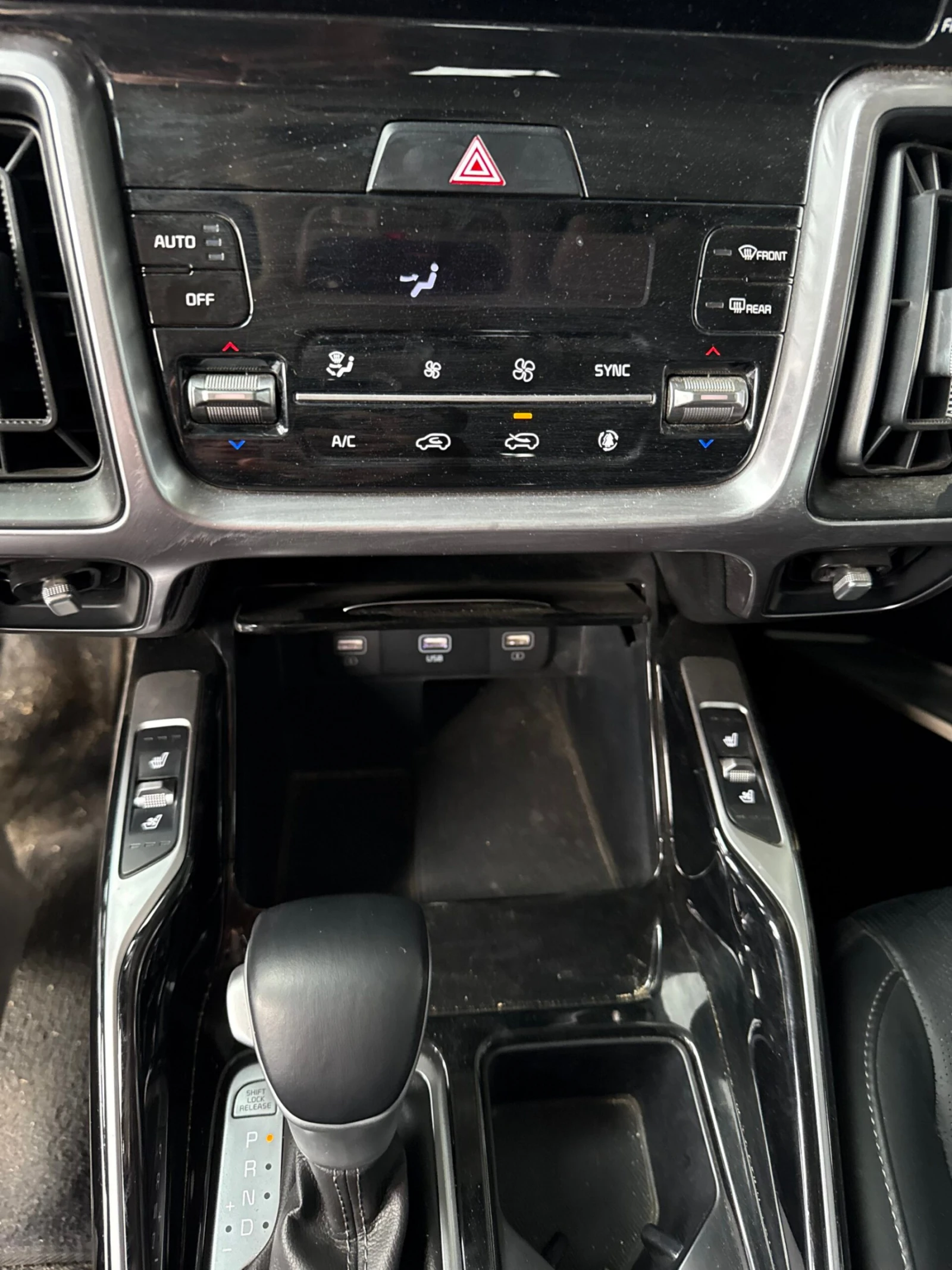 Kia Sorento 2.2 CRDI 4x4 - OЧАКВАН ВНОС, снимка 6 - Автомобили и джипове - 54619123