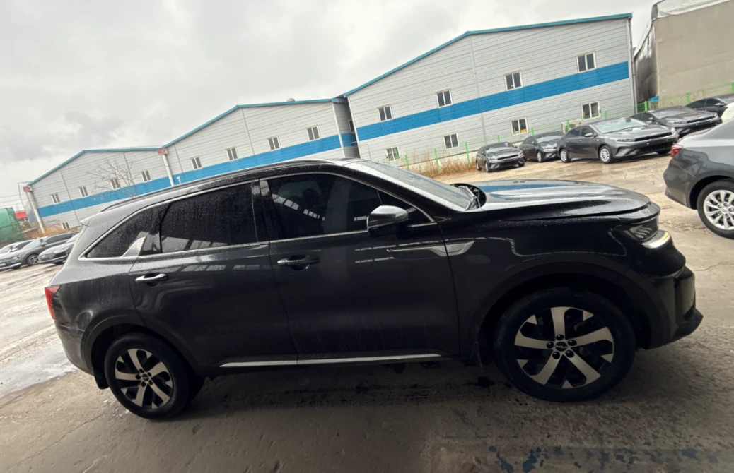 Kia Sorento 2.2 CRDI 4x4 - OЧАКВАН ВНОС, снимка 3 - Автомобили и джипове - 54619123