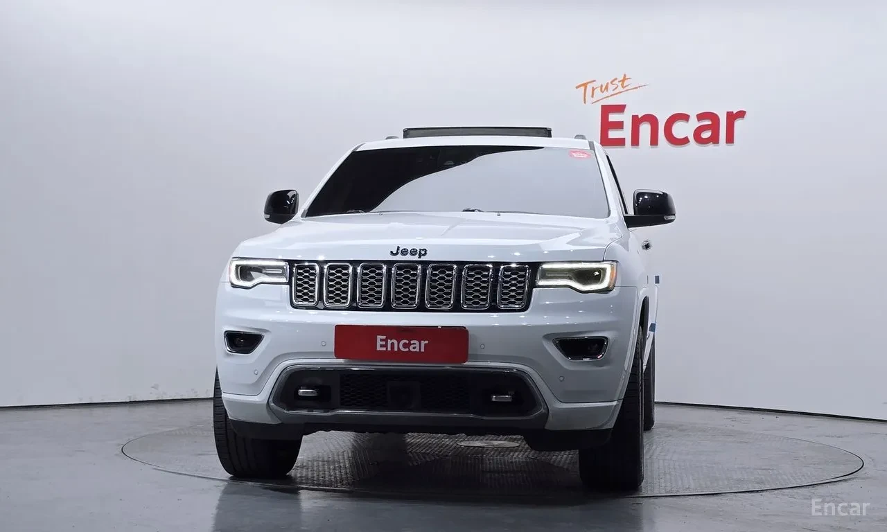 Jeep Grand cherokee 3.6 OVERLAND / ОБДУХ / DISTRONIC / PANO / ВЪЗДУХ, снимка 3 - Автомобили и джипове - 54719057