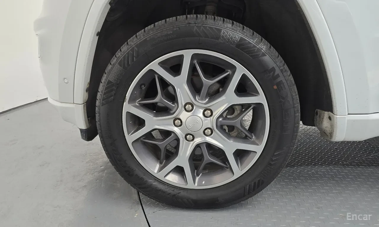 Jeep Grand cherokee 3.6 OVERLAND / ОБДУХ / DISTRONIC / PANO / ВЪЗДУХ, снимка 5 - Автомобили и джипове - 54719057