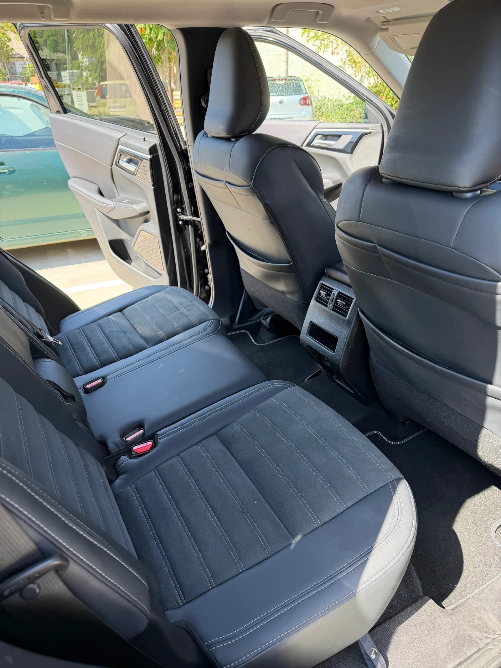 Mitsubishi Outlander, снимка 15 - Автомобили и джипове - 55802220