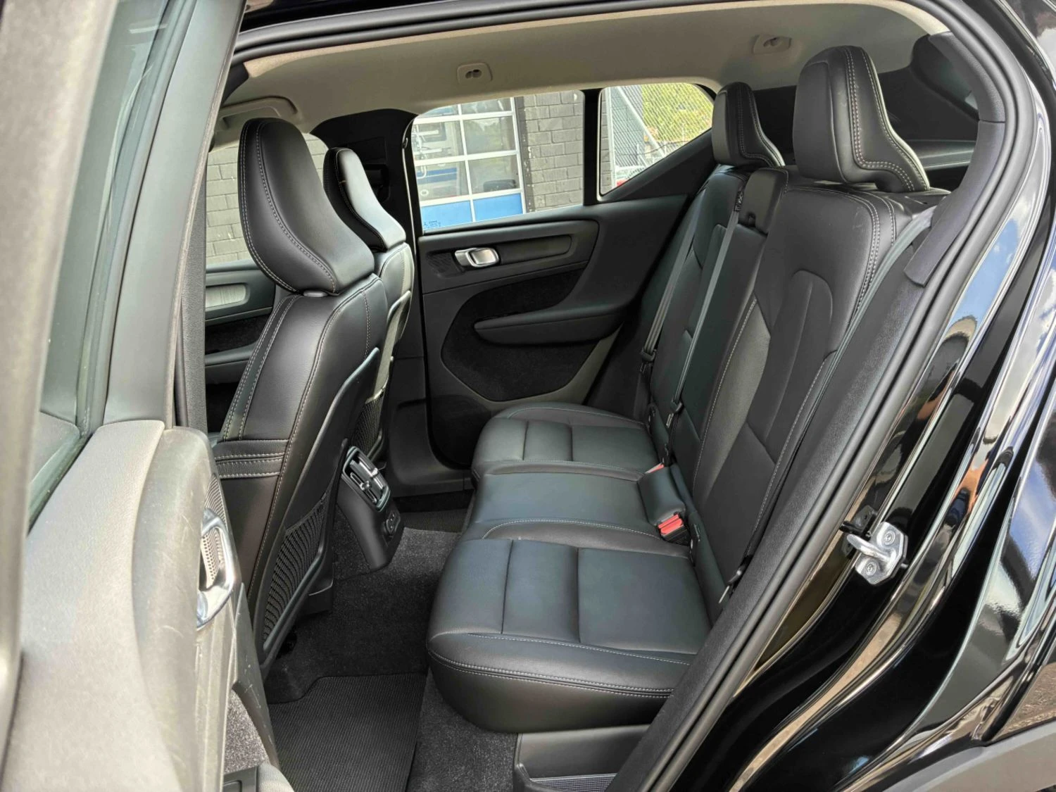 Volvo XC40 1.5 hybrid, снимка 14 - Автомобили и джипове - 55624010