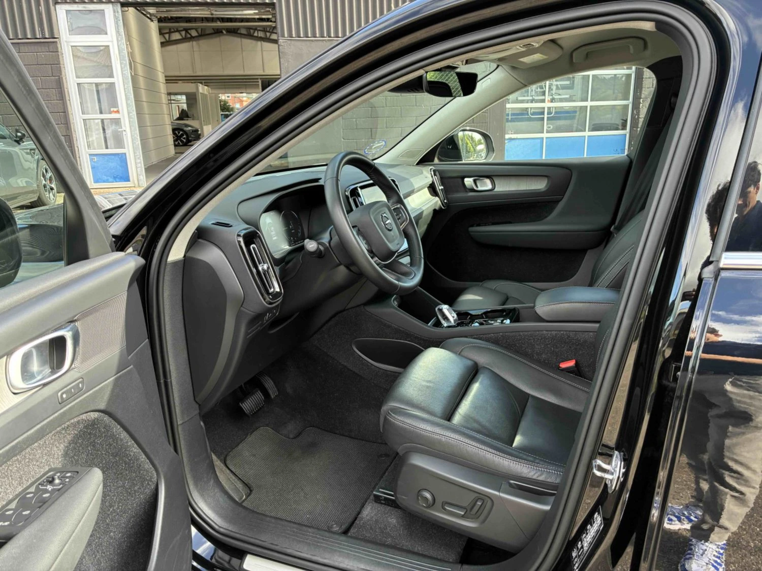 Volvo XC40 1.5 hybrid, снимка 15 - Автомобили и джипове - 55624010