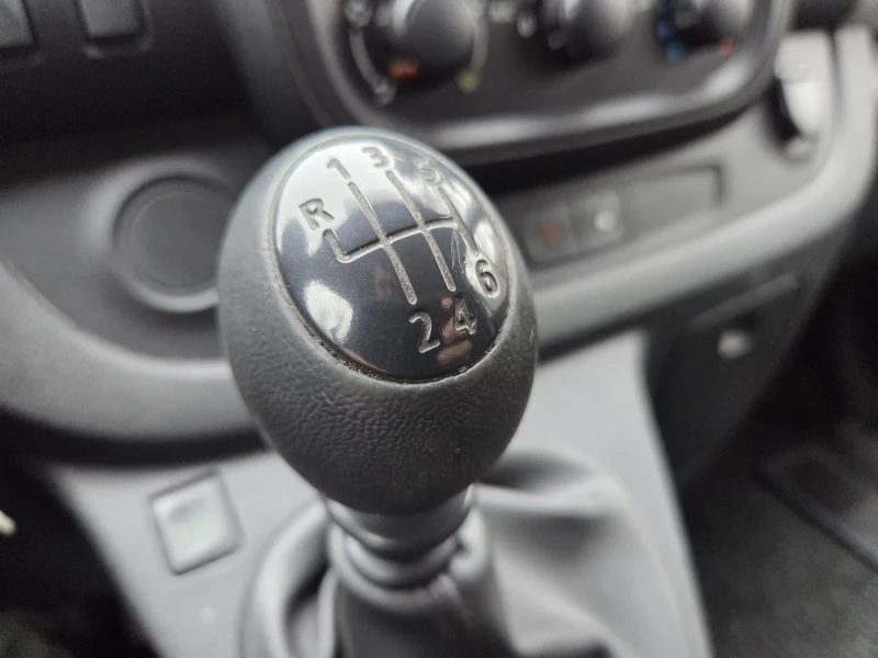 Renault Trafic 1.6 dci, снимка 9 - Бусове и автобуси - 52574108