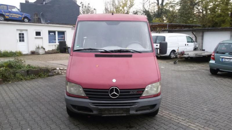 Рама и Каросерия за Mercedes-Benz Sprinter 208, снимка 1 - Части - 22085190