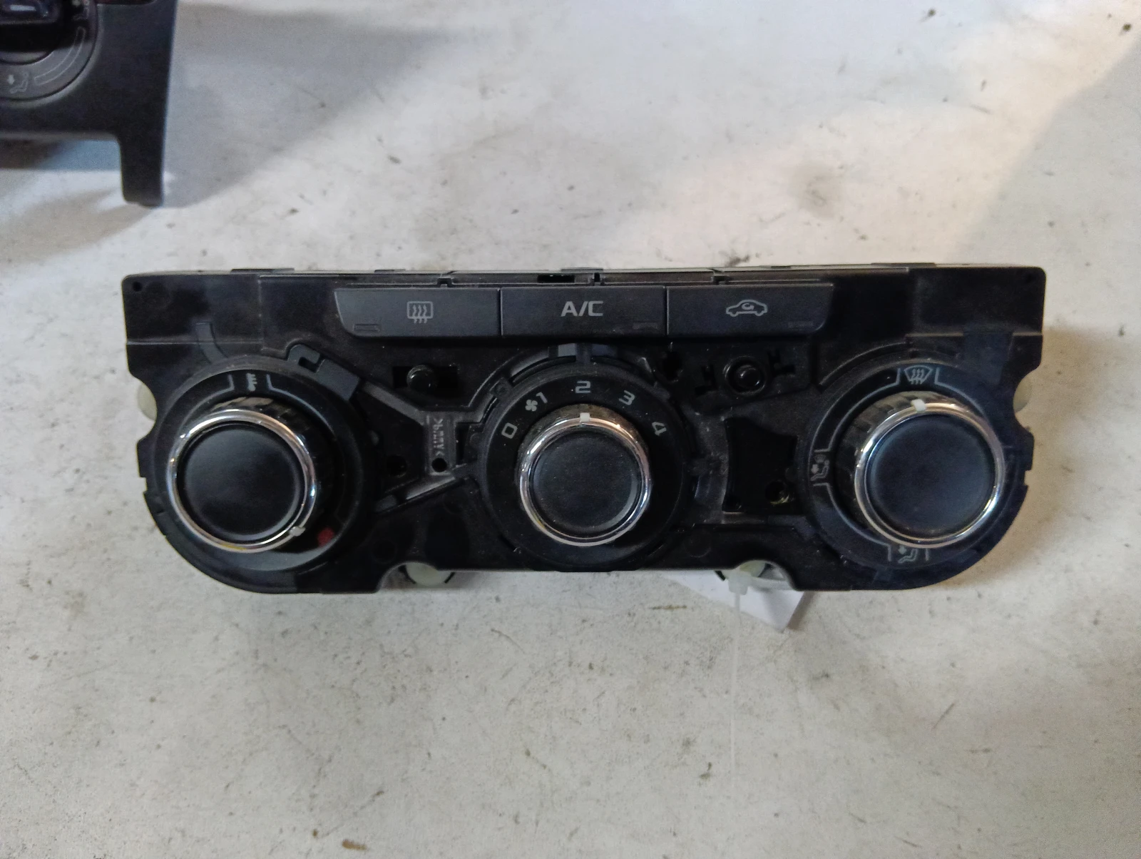климатроник преден 3T0820047AK Skoda Superb
