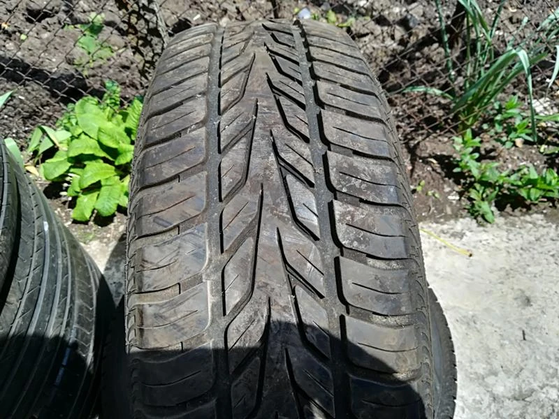 Гуми Летни 205/65R15, снимка 1 - Гуми и джанти - 21549594