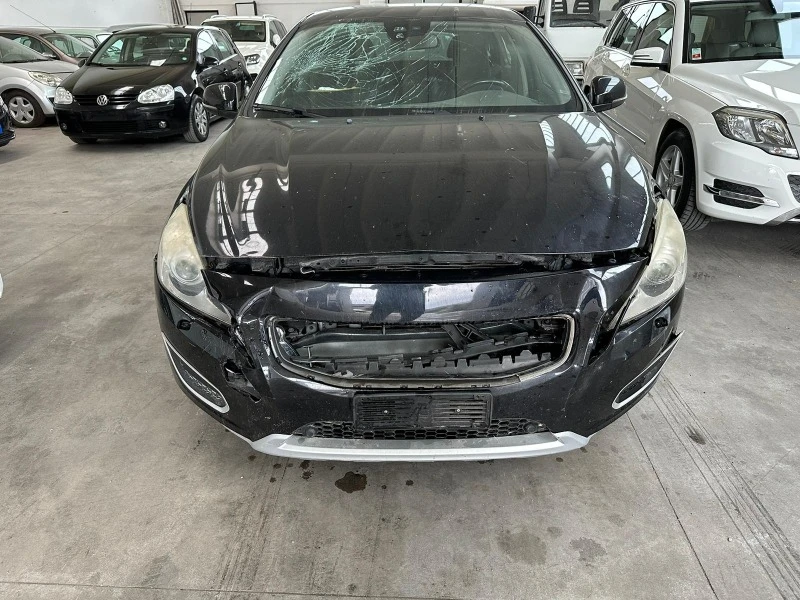 Volvo V60 2.0D D3 TIP D5204T2 GEARTRONIK SUMMUM, снимка 2 - Автомобили и джипове - 41347942