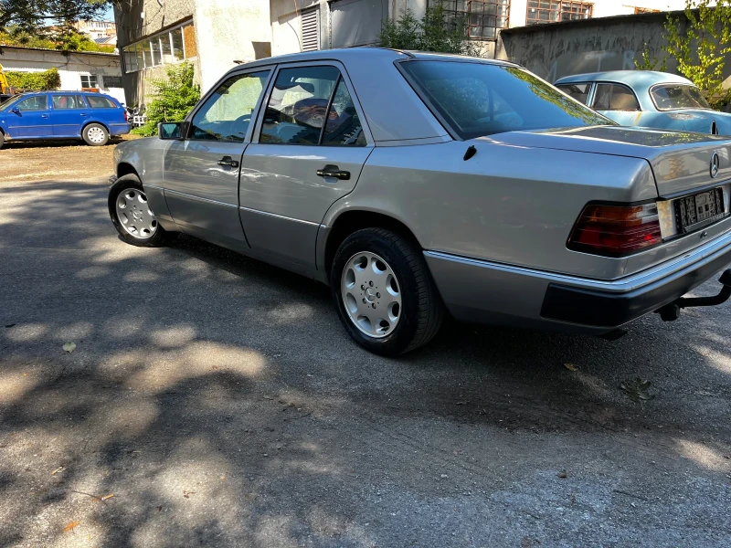 Mercedes-Benz E 220 124, снимка 4 - Автомобили и джипове - 47385125