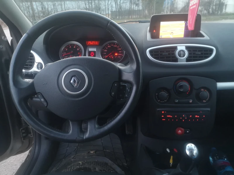 Renault Clio 3, снимка 4 - Автомобили и джипове - 49249134