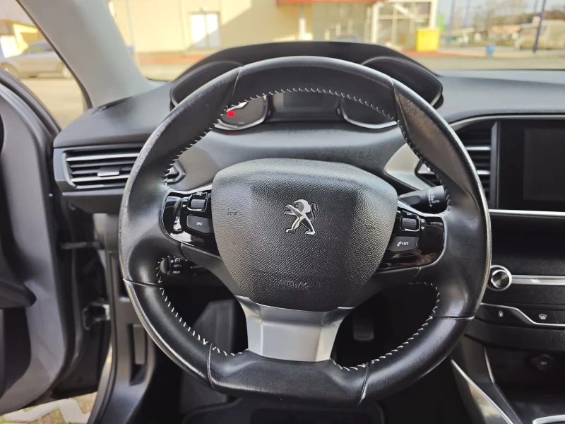 Peugeot 308 2.0 BlueHDI АВТОМАТ МНОГО ЗАПАЗЕНА , снимка 11 - Автомобили и джипове - 49224159