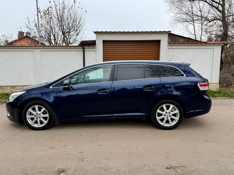 Toyota Avensis D4D* 126ps* Xenon* PDC* Подгрев* TomTom, снимка 2 - Автомобили и джипове - 52807100