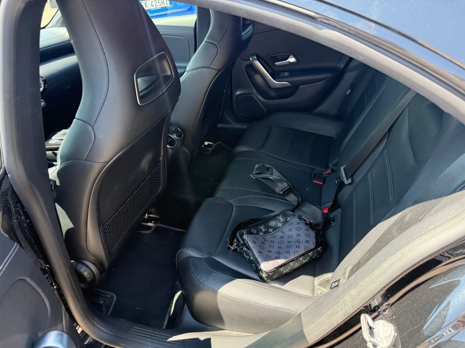 Mercedes-Benz CLA 180 FULL LED / DISTRONIC / KAMERA / AMBILIGHT  - изображение 10