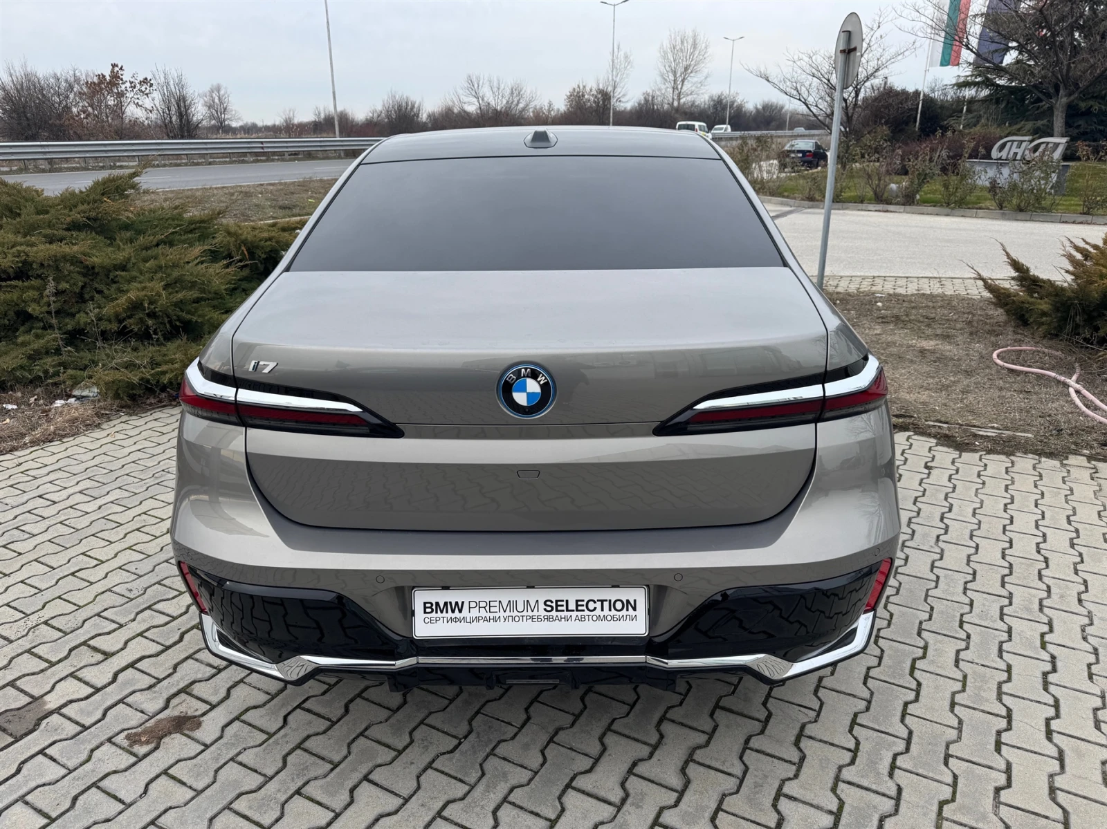 BMW i7 xDrive60, снимка 9 - Автомобили и джипове - 51455922