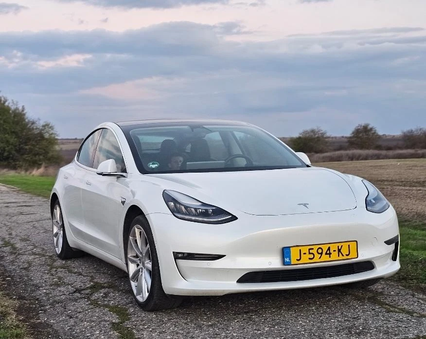 Tesla Model 3  44   | Mobile.bg   11