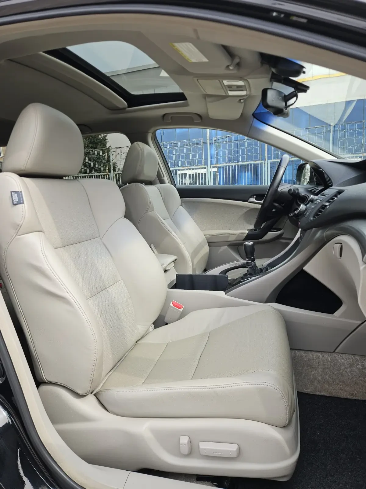 Honda Accord 2.4i-VTEC Distronic* Line Asist* Collision Assist, снимка 14 - Автомобили и джипове - 54066118
