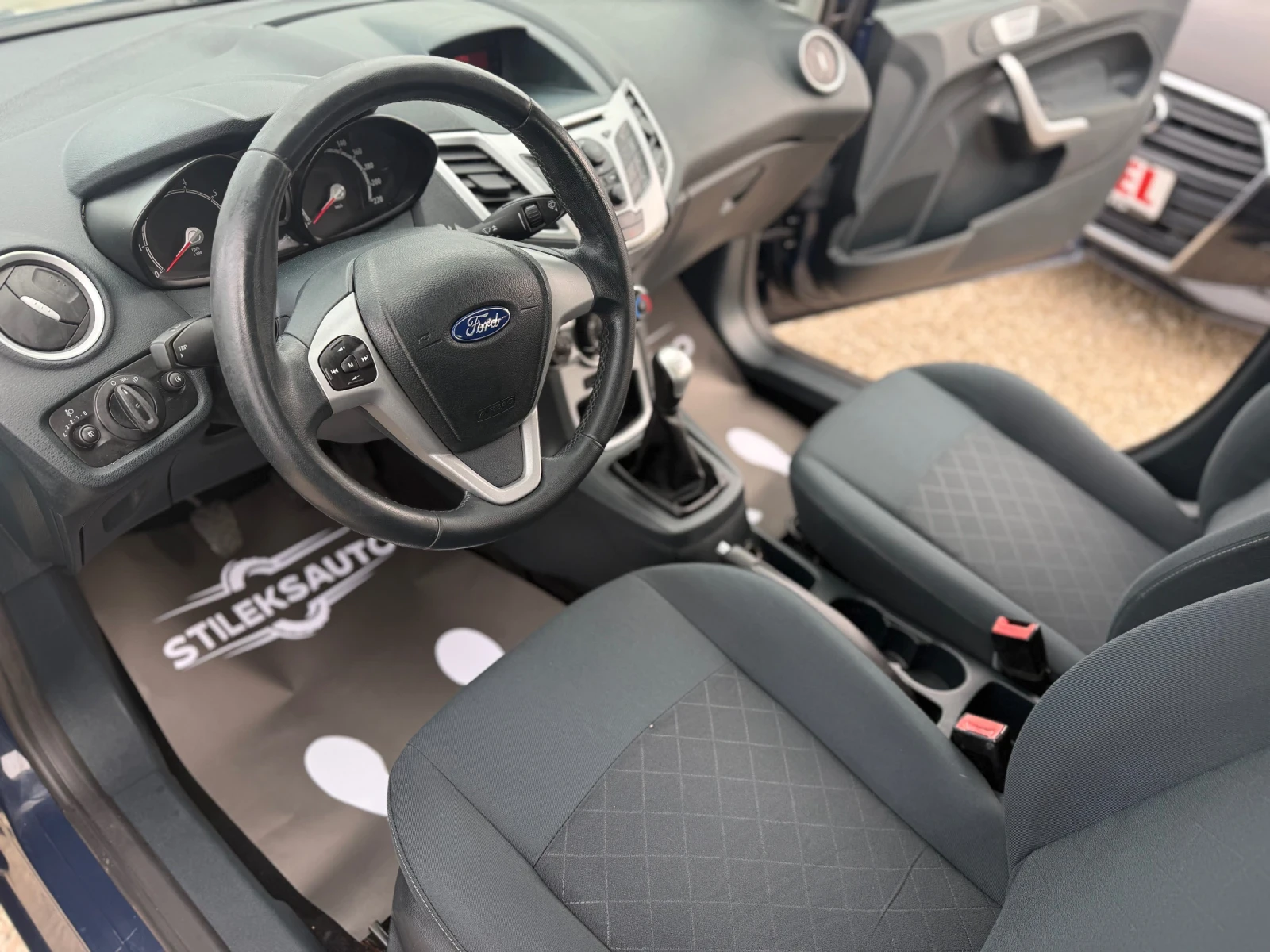 Ford Fiesta Бензин-Италия, снимка 13 - Автомобили и джипове - 54129996