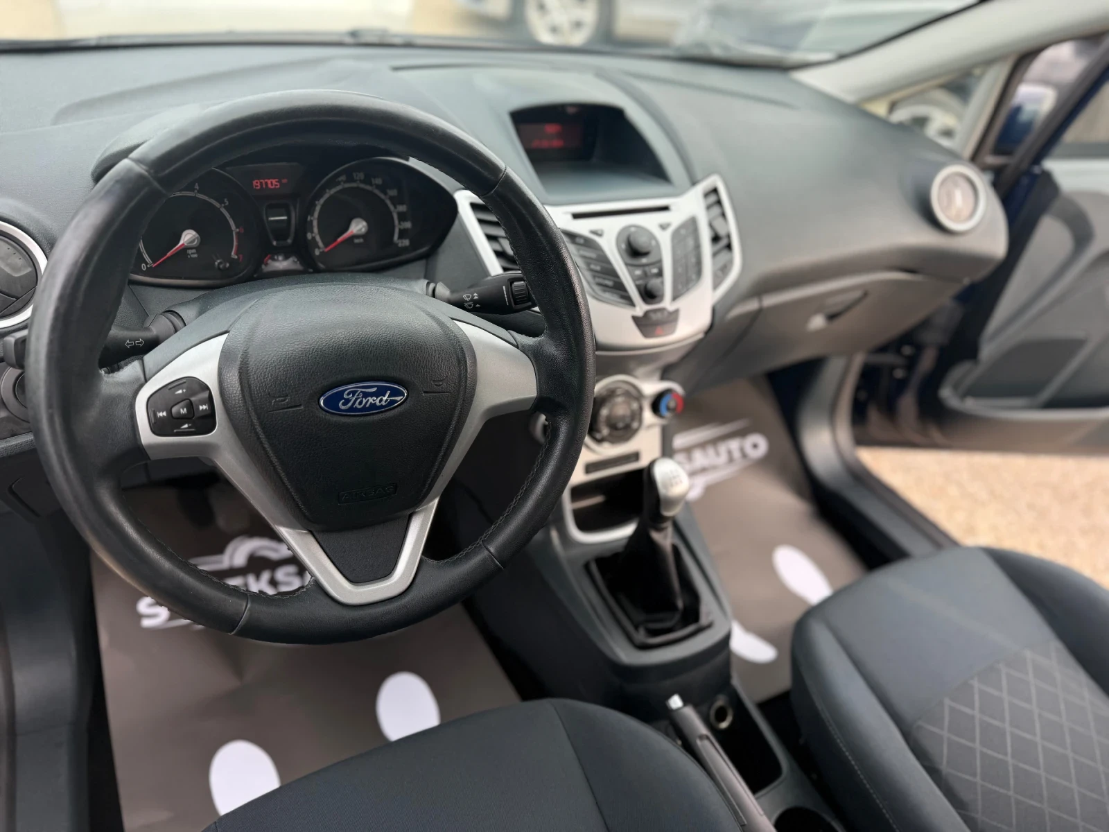 Ford Fiesta Бензин-Италия, снимка 12 - Автомобили и джипове - 54129996