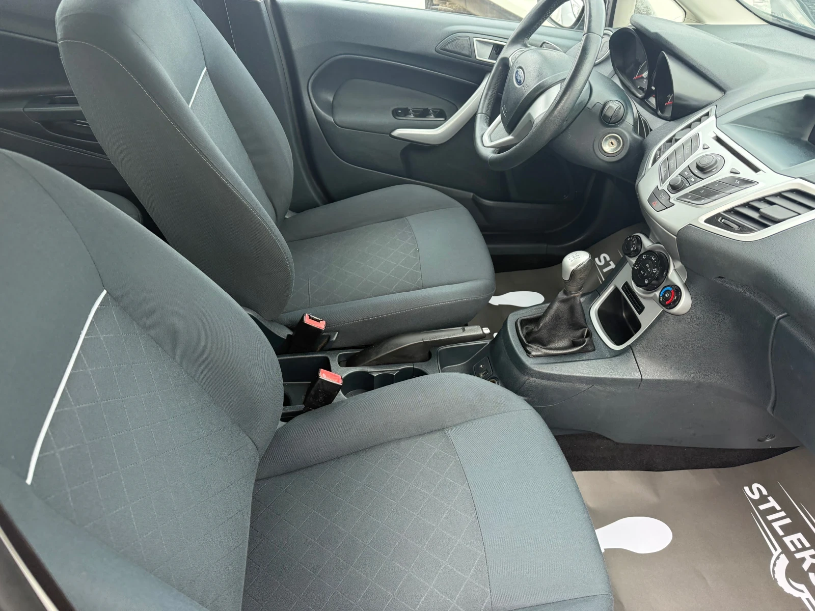 Ford Fiesta Бензин-Италия, снимка 10 - Автомобили и джипове - 54129996