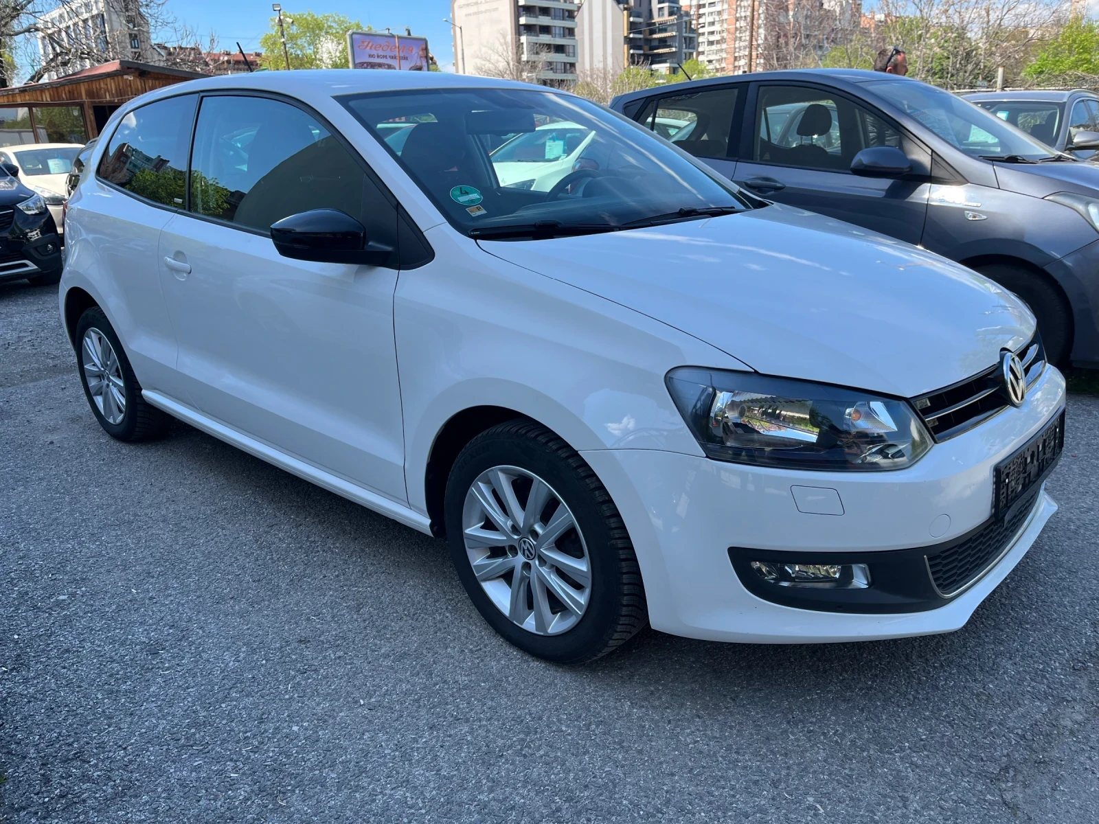 VW Polo 1.4 AВТОМАТИК, снимка 2 - Автомобили и джипове - 54306867