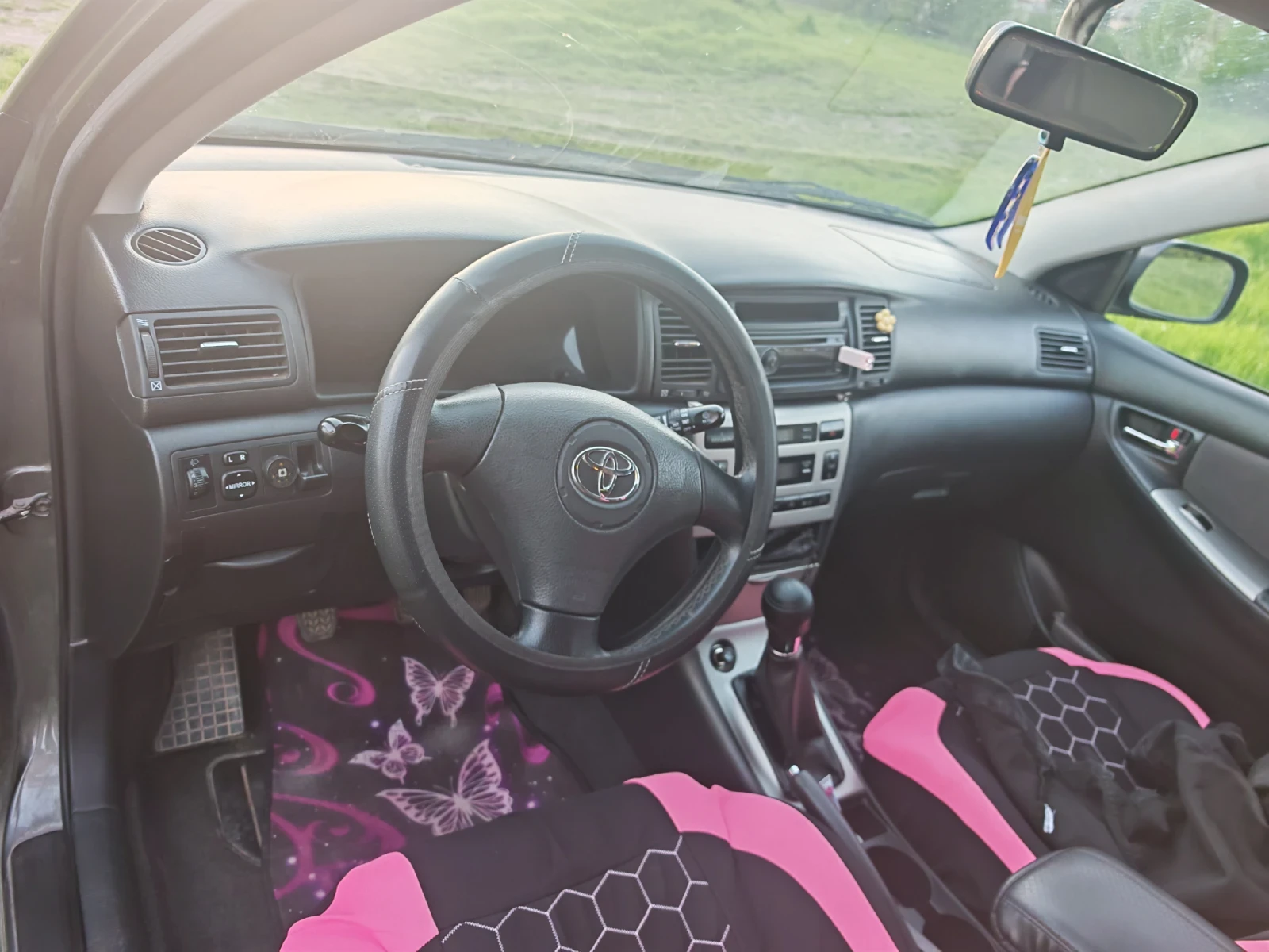 Toyota Corolla 1.6 i, снимка 4 - Автомобили и джипове - 54322807