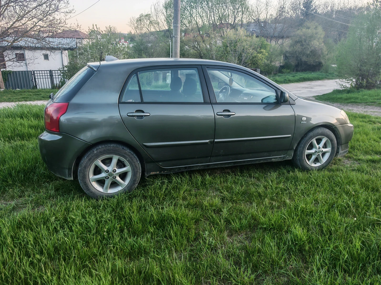 Toyota Corolla 1.6 i, снимка 9 - Автомобили и джипове - 54322807