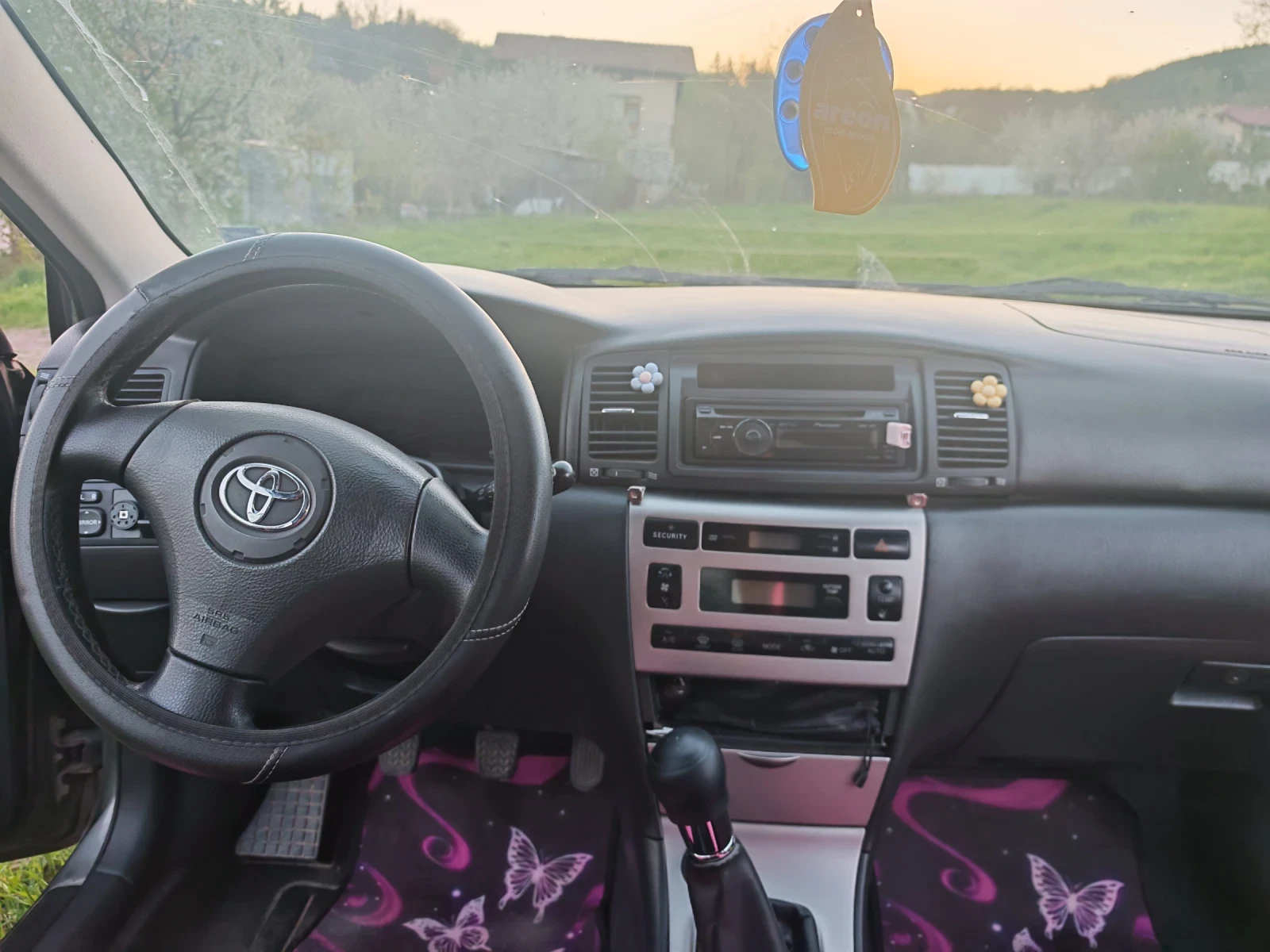 Toyota Corolla 1.6 i, снимка 8 - Автомобили и джипове - 54322807