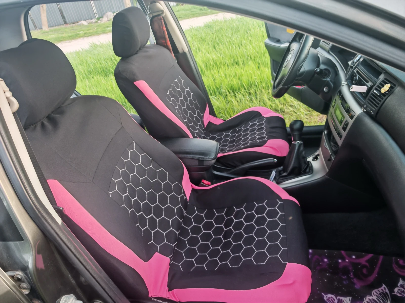 Toyota Corolla 1.6 i, снимка 7 - Автомобили и джипове - 54322807