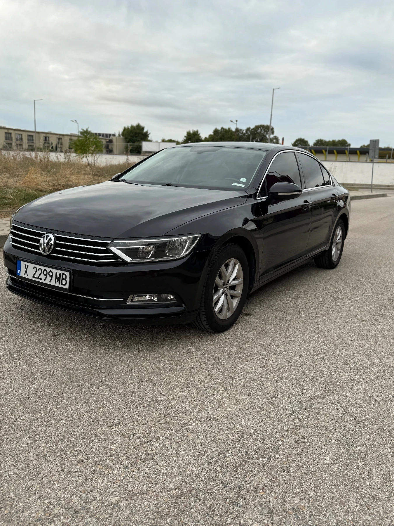 VW Passat 1.6 tdi, снимка 3 - Автомобили и джипове - 54477542