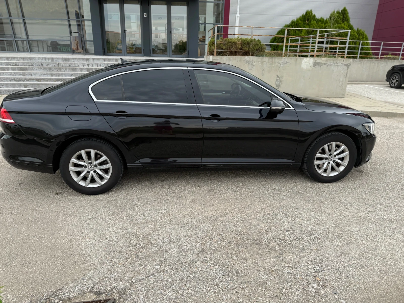 VW Passat 1.6 tdi, снимка 8 - Автомобили и джипове - 54477542